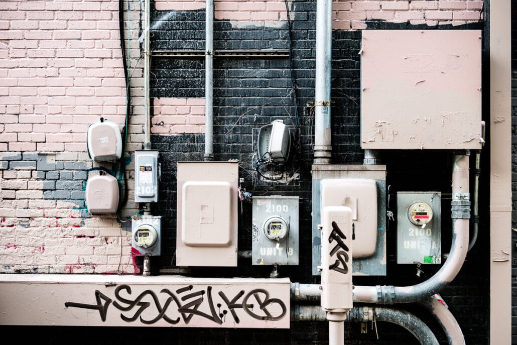 Electric Grafitti #1354, visual rhythms in electrical installations, photograph by Jeff Kauffman