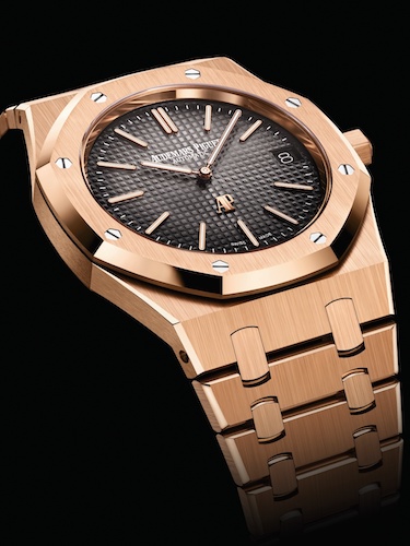 The Royal Oak watch (ref. 16202) with a black dial, and rose gold case and bracelet. Photo © Courtesy of Audemars Piguet
